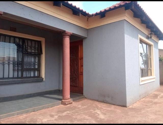 2 BEDROOM HOUSE FOR SALE IN ZONKEZIZWE